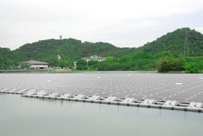照片: 兵库县加西市逆池水上兆瓦级光伏电站